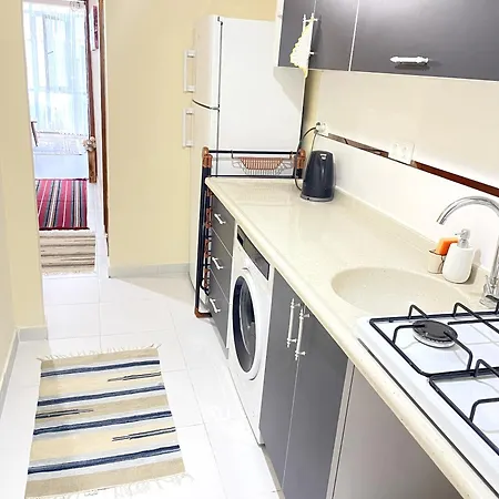 In Historic Uskudar Apartment *